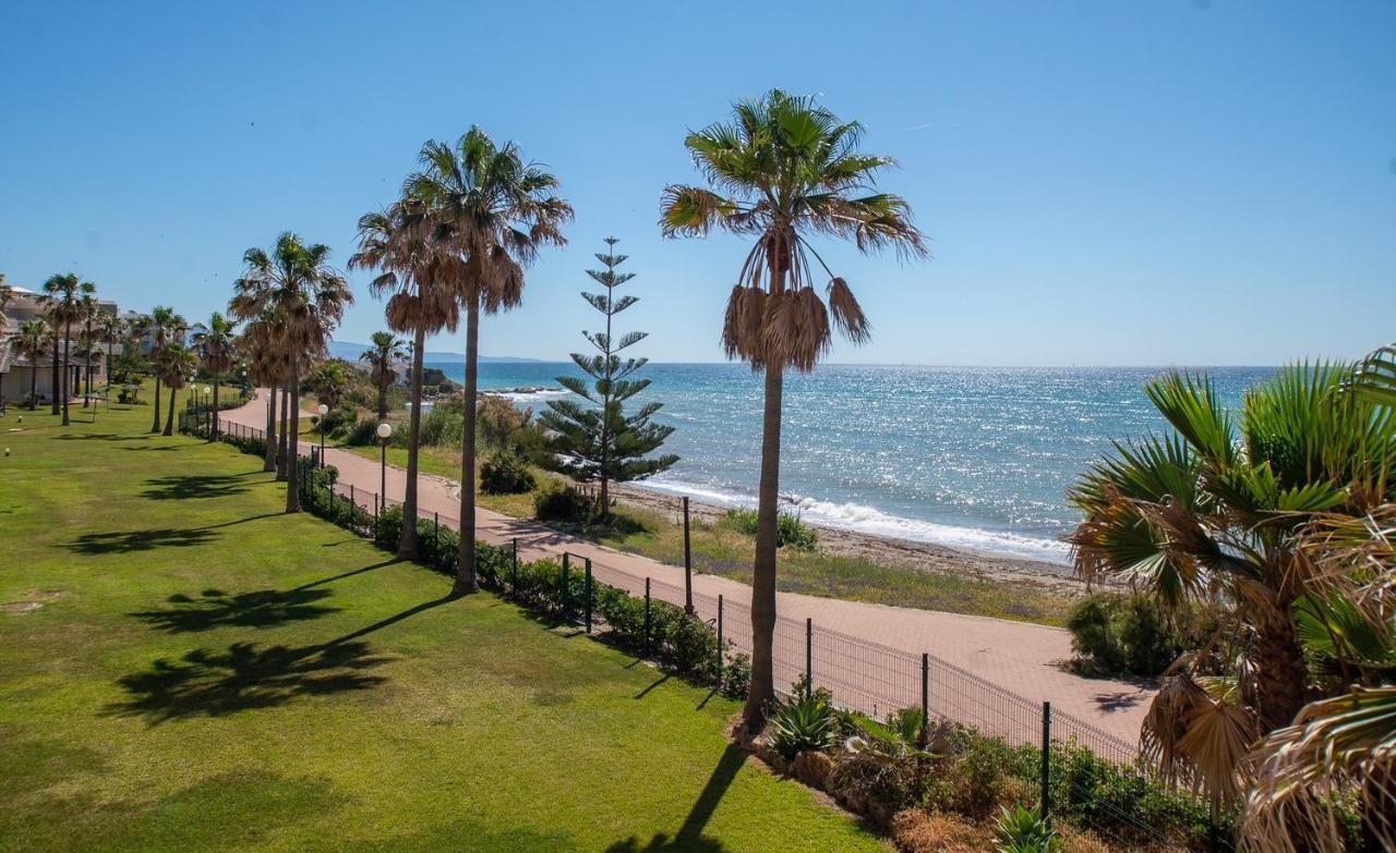 Fantastic Beachfront Apartment エステポナ エクステリア 写真