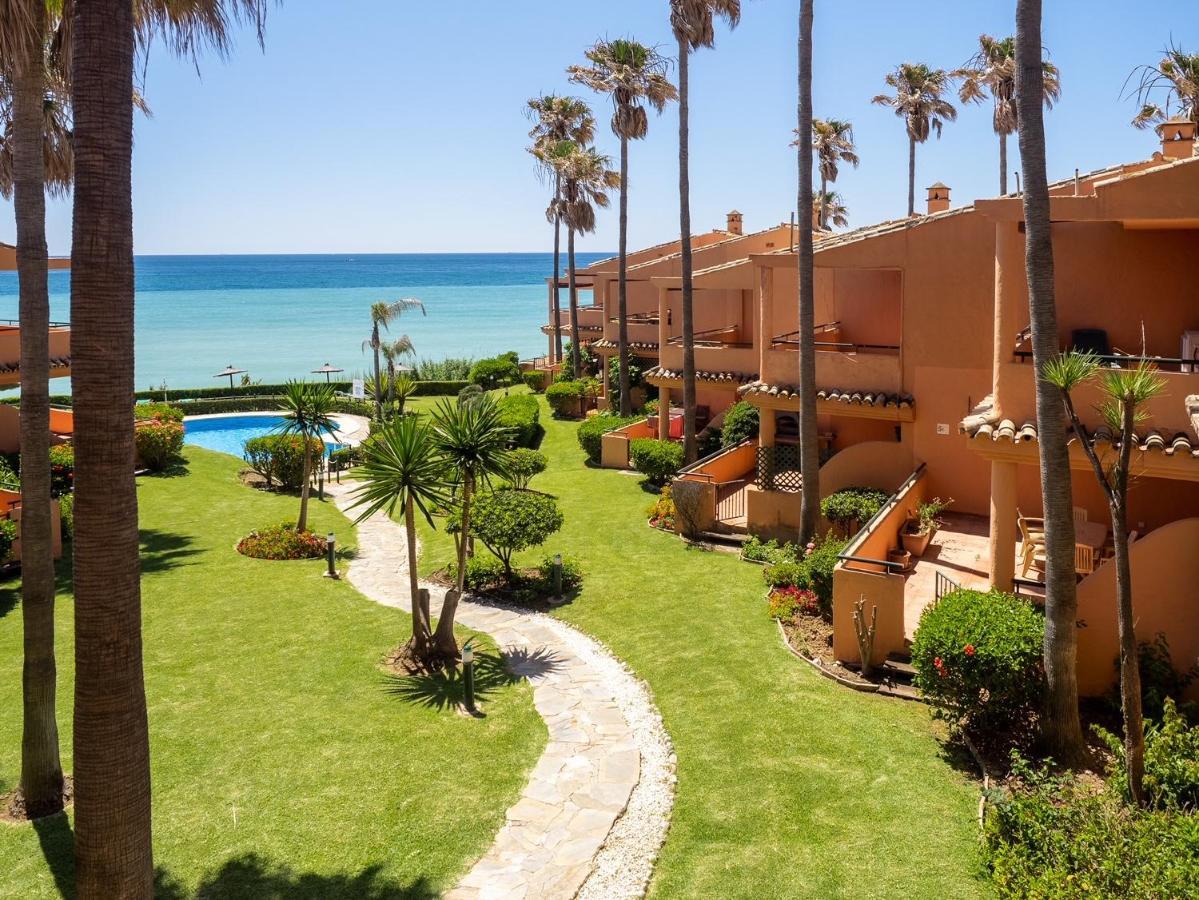 Fantastic Beachfront Apartment エステポナ エクステリア 写真
