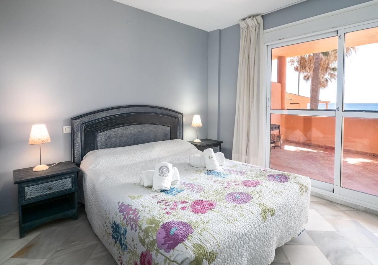 Fantastic Beachfront Apartment エステポナ エクステリア 写真