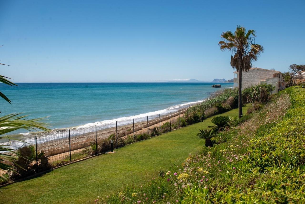 Fantastic Beachfront Apartment エステポナ エクステリア 写真