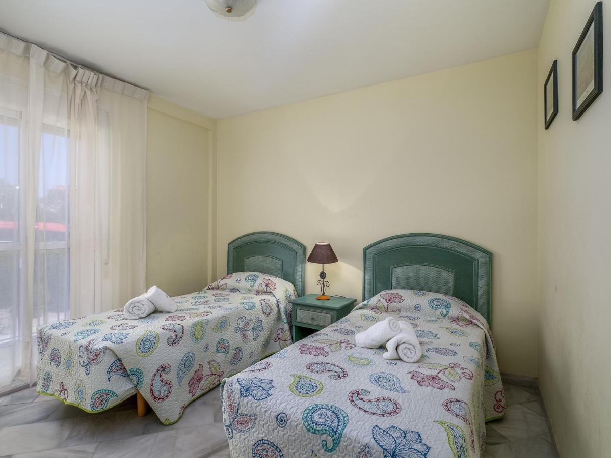 Fantastic Beachfront Apartment エステポナ エクステリア 写真