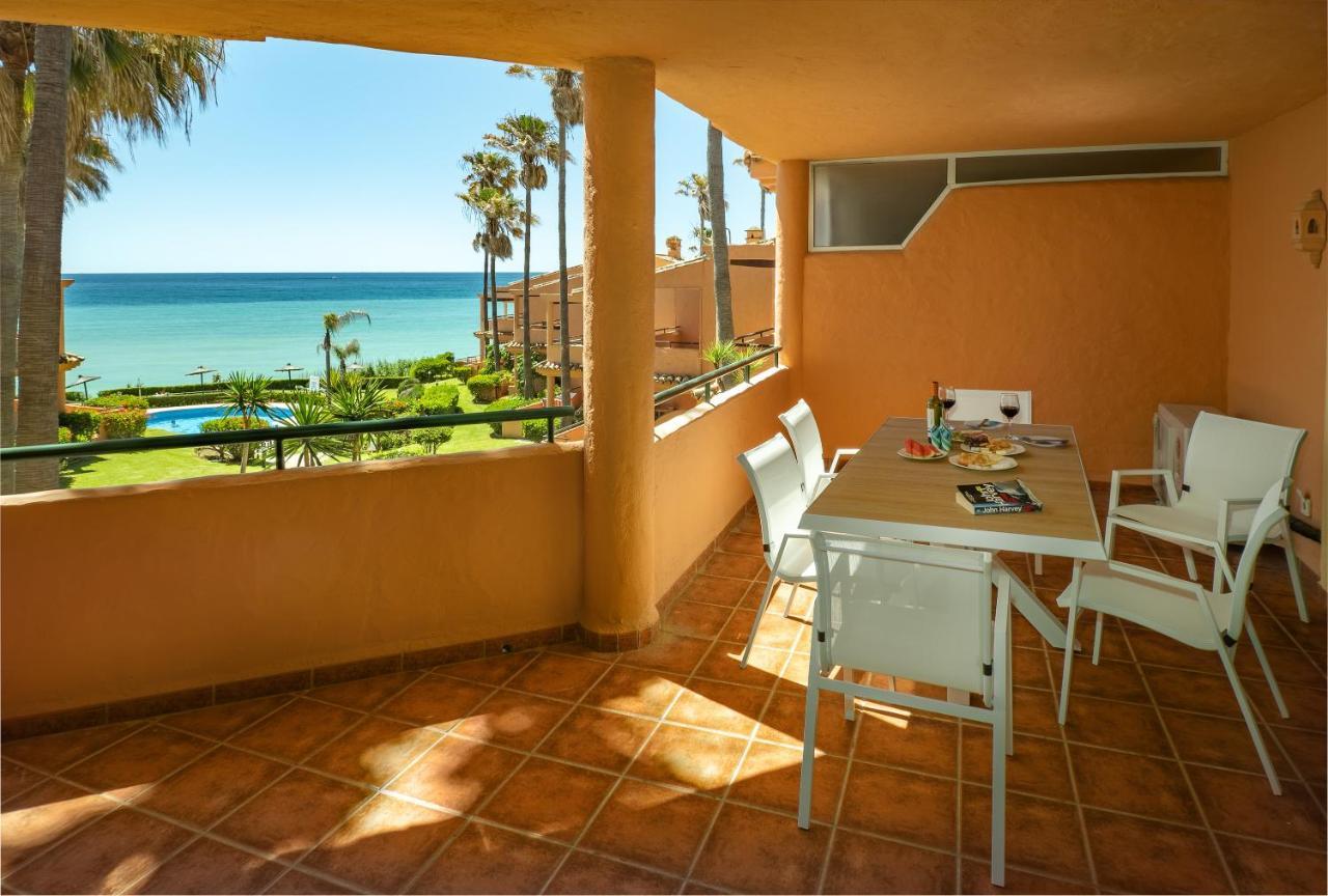 Fantastic Beachfront Apartment エステポナ エクステリア 写真