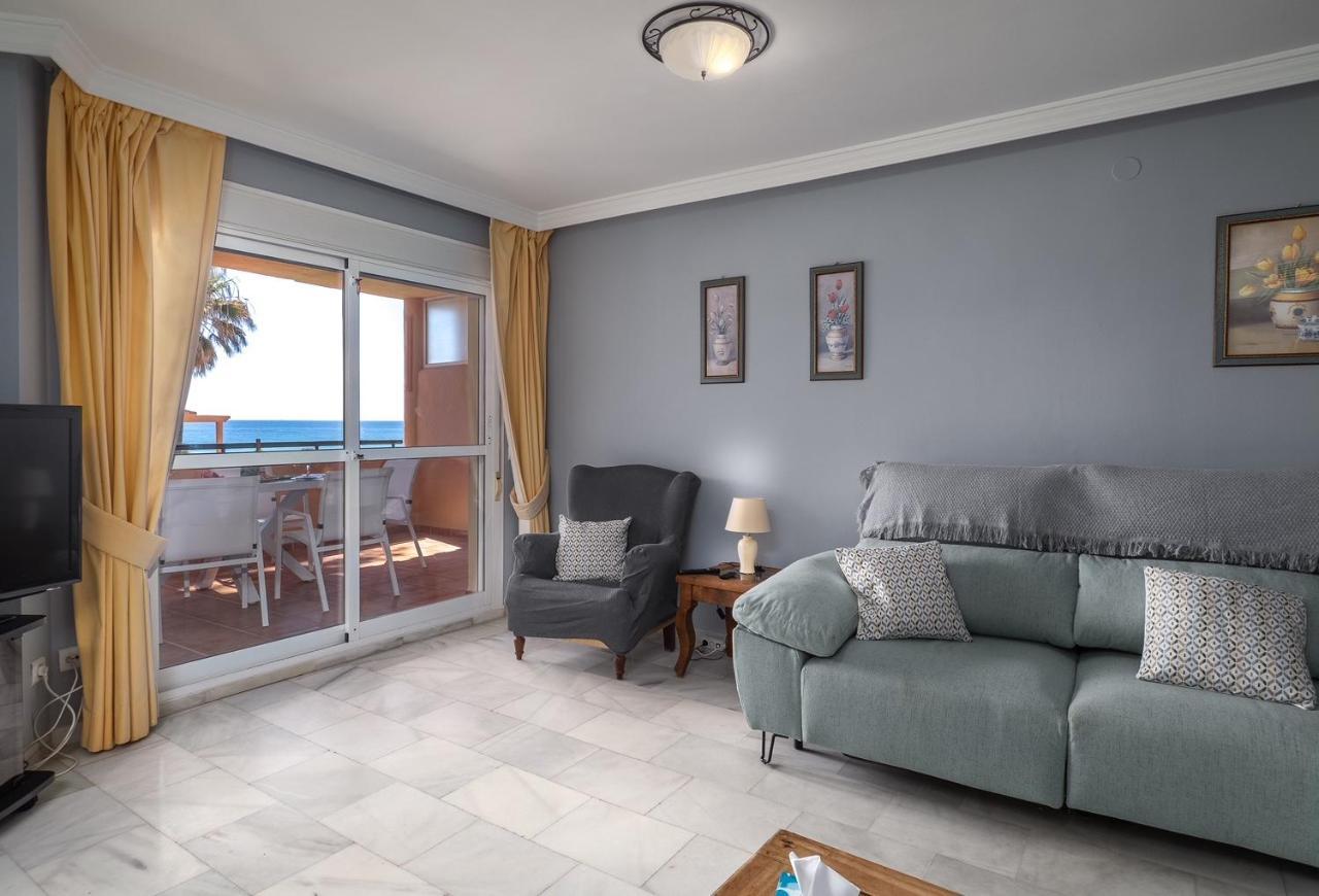 Fantastic Beachfront Apartment エステポナ エクステリア 写真