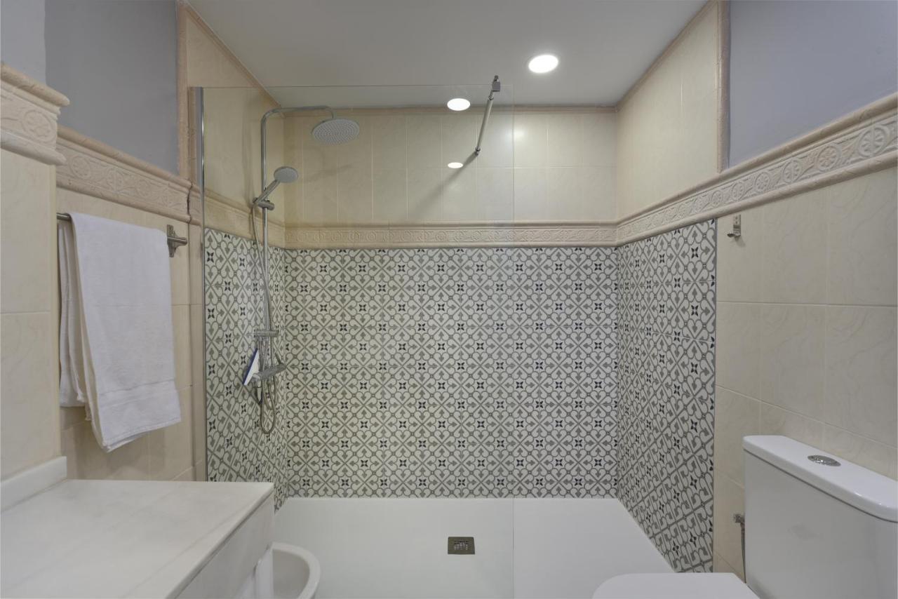 Fantastic Beachfront Apartment エステポナ エクステリア 写真