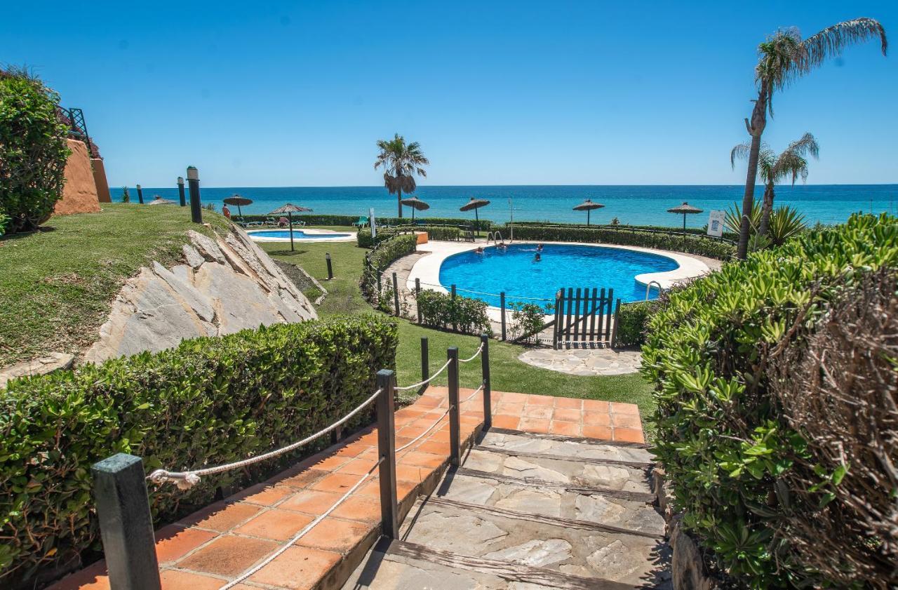 Fantastic Beachfront Apartment エステポナ エクステリア 写真