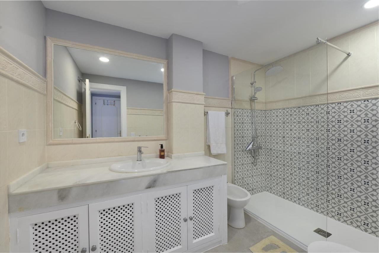 Fantastic Beachfront Apartment エステポナ エクステリア 写真