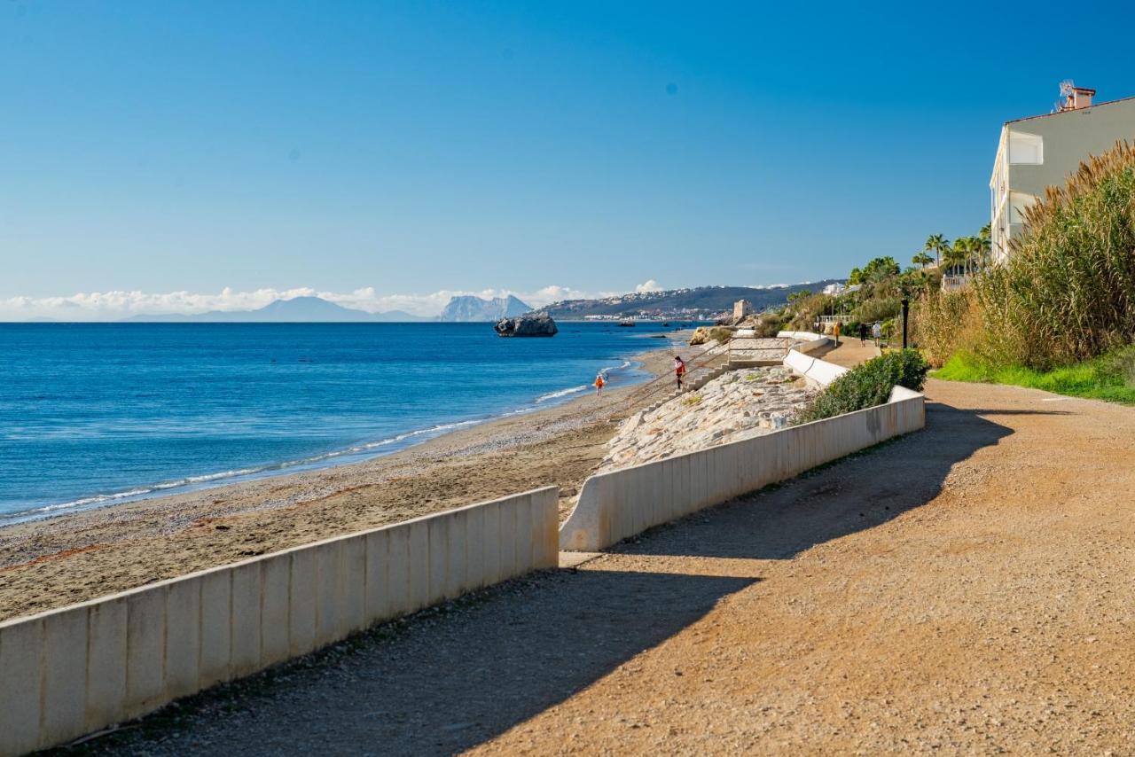 Fantastic Beachfront Apartment エステポナ エクステリア 写真