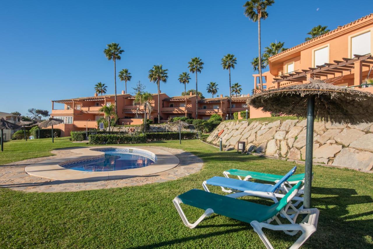 Fantastic Beachfront Apartment エステポナ エクステリア 写真