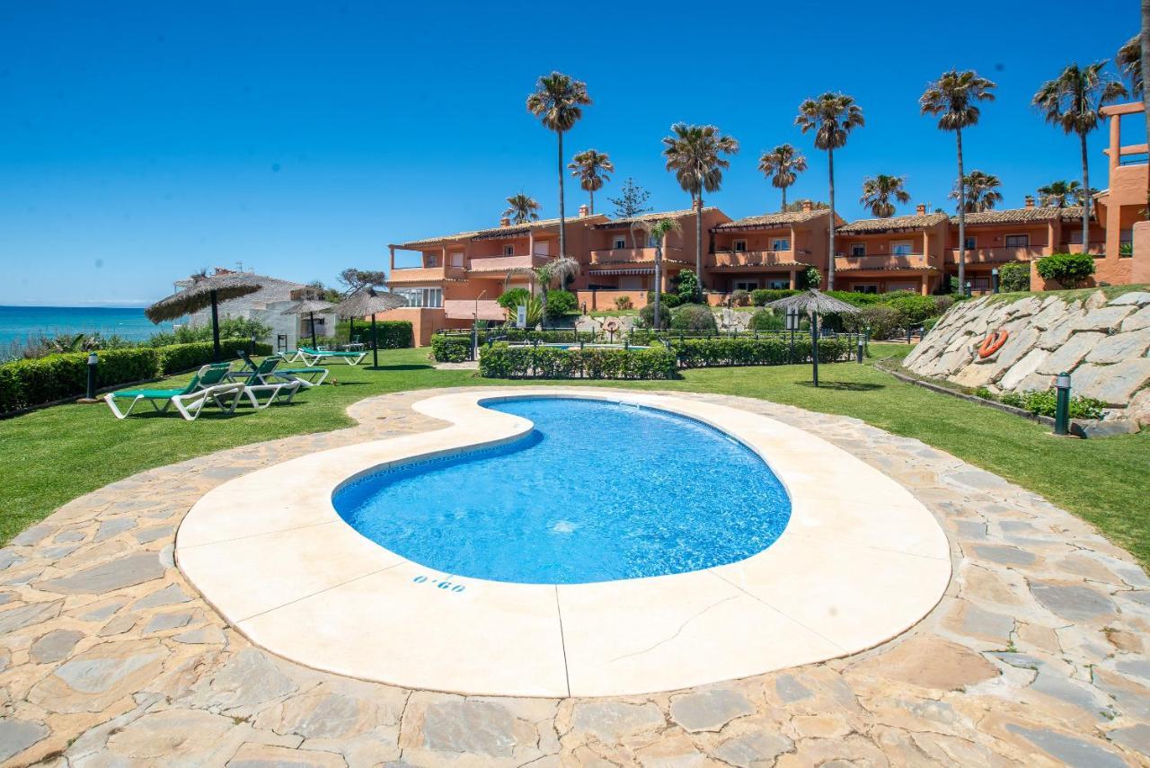 Fantastic Beachfront Apartment エステポナ エクステリア 写真